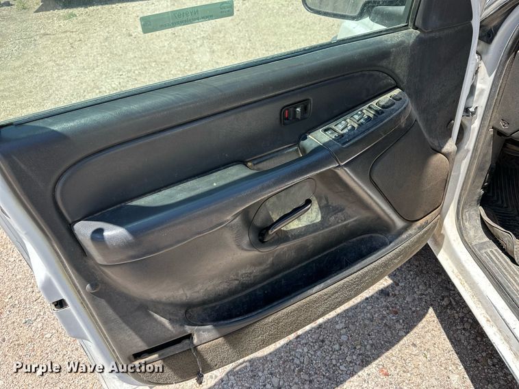 image for item NY9197 2005 Chevrolet Silverado 1500HD  Crew Cab pickup truck