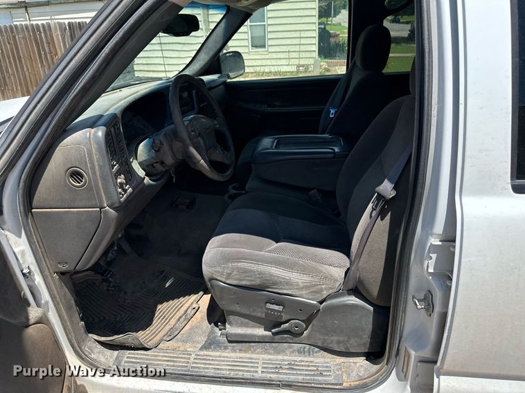 image for item NY9197 2005 Chevrolet Silverado 1500HD  Crew Cab pickup truck