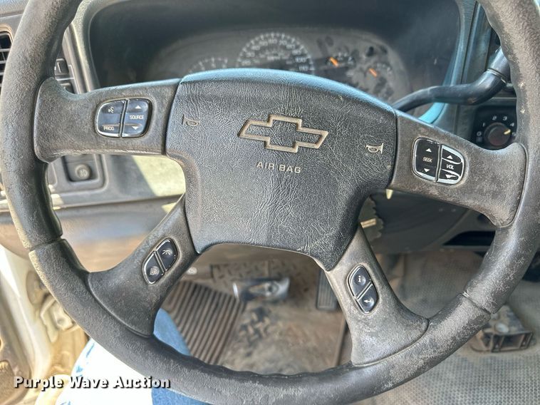 image for item NY9197 2005 Chevrolet Silverado 1500HD  Crew Cab pickup truck