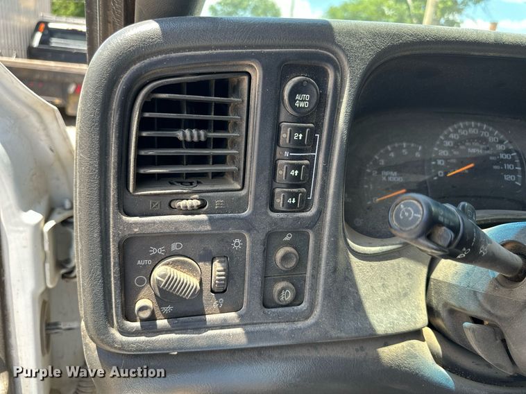 image for item NY9197 2005 Chevrolet Silverado 1500HD  Crew Cab pickup truck