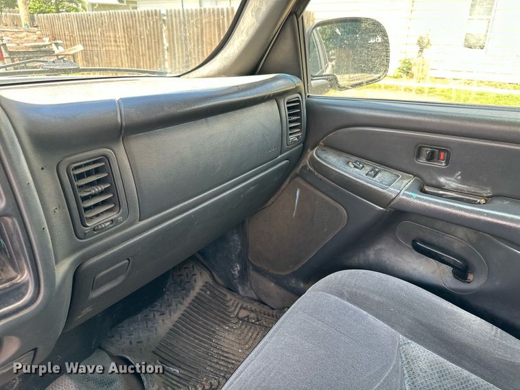 image for item NY9197 2005 Chevrolet Silverado 1500HD  Crew Cab pickup truck