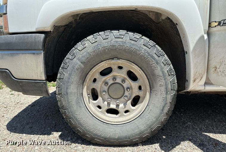 image for item NY9197 2005 Chevrolet Silverado 1500HD  Crew Cab pickup truck