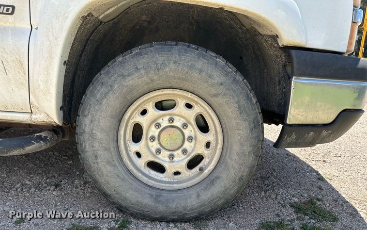 image for item NY9197 2005 Chevrolet Silverado 1500HD  Crew Cab pickup truck