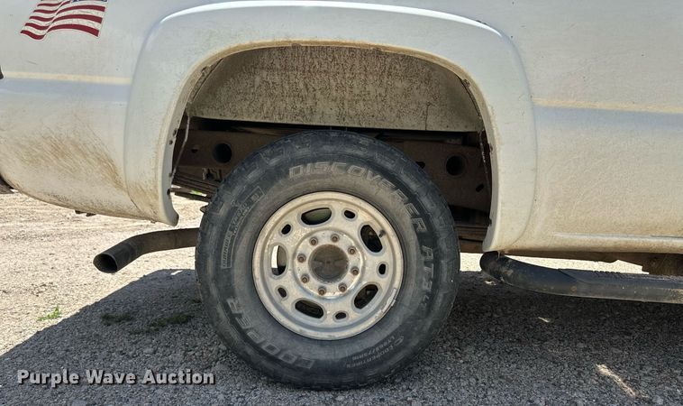 image for item NY9197 2005 Chevrolet Silverado 1500HD  Crew Cab pickup truck