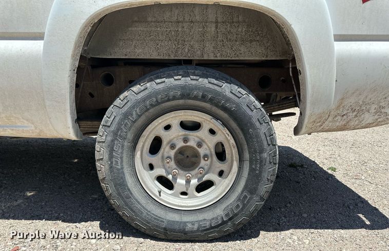 image for item NY9197 2005 Chevrolet Silverado 1500HD  Crew Cab pickup truck