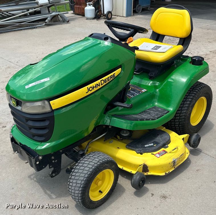 image for item NY9198 2007 John  Deere X320  lawn mower