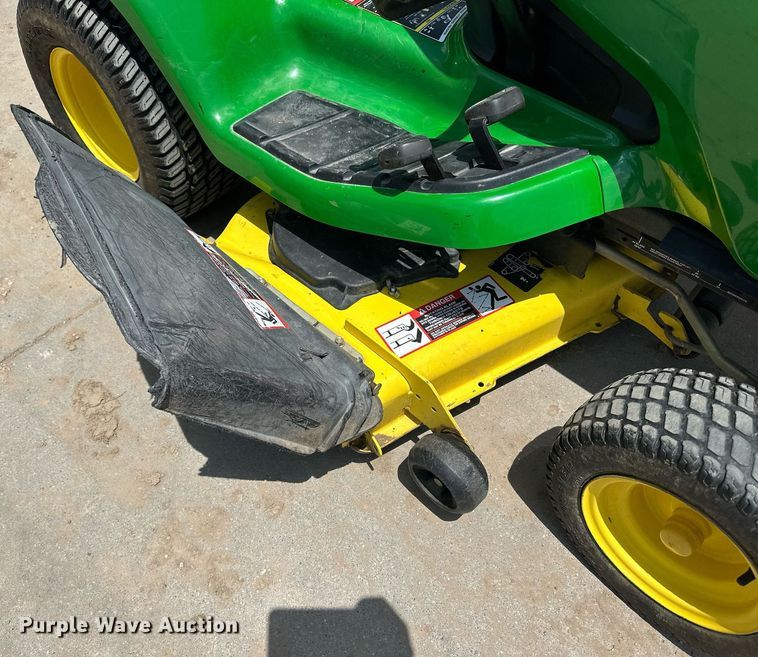 image for item NY9198 2007 John  Deere X320  lawn mower