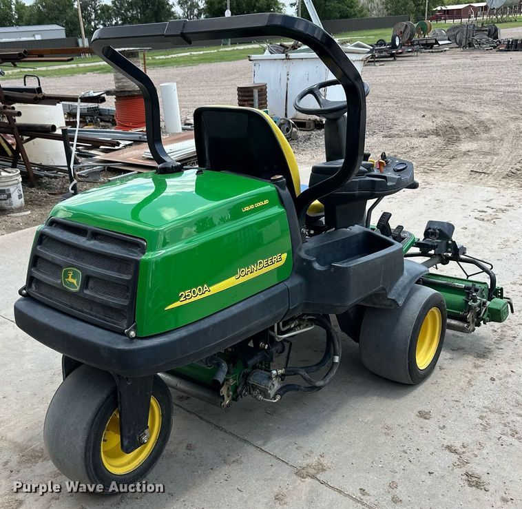 image for item NY9199 2006 John  Deere 2500A  reel mower