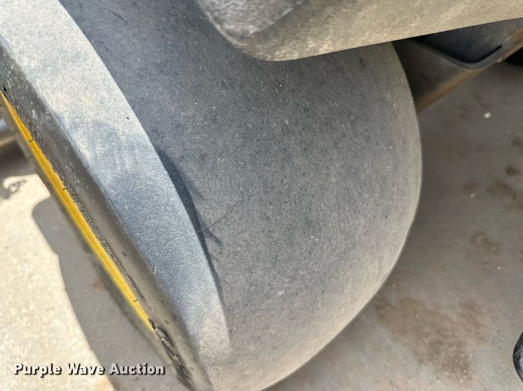 image for item NY9199 2006 John  Deere 2500A  reel mower