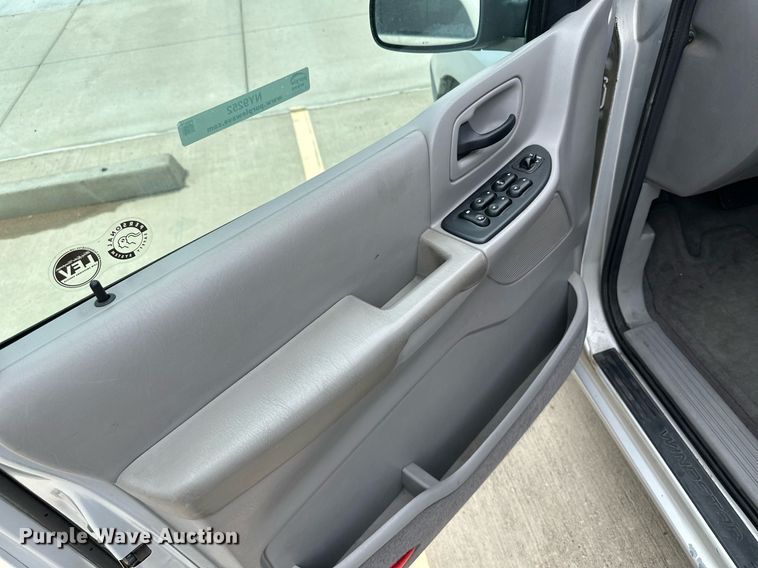 image for item NY9252 2001 Ford Windstar  van