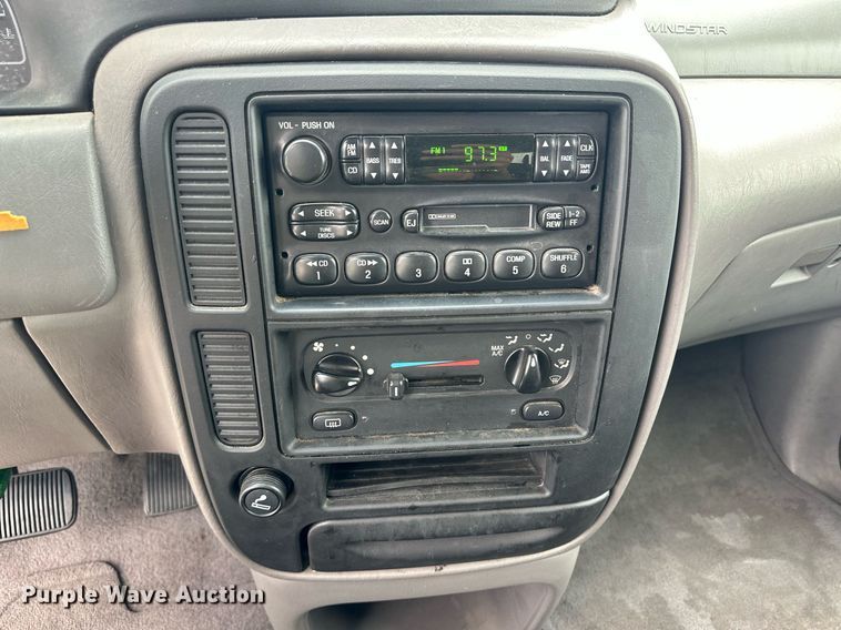 image for item NY9252 2001 Ford Windstar  van