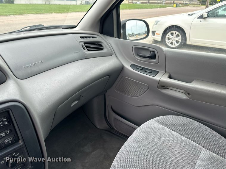 image for item NY9252 2001 Ford Windstar  van