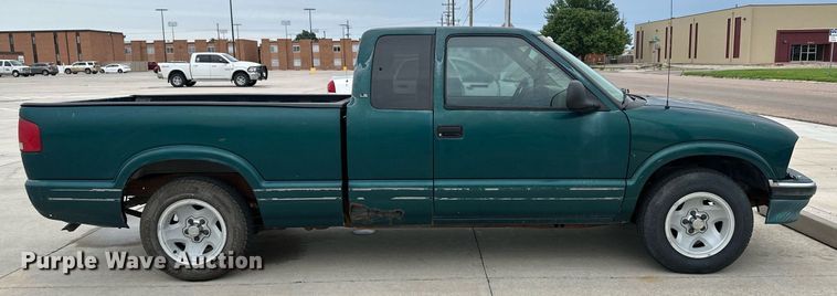 image for item NY9255 1996 Chevrolet S10  Ext. Cab pickup truck