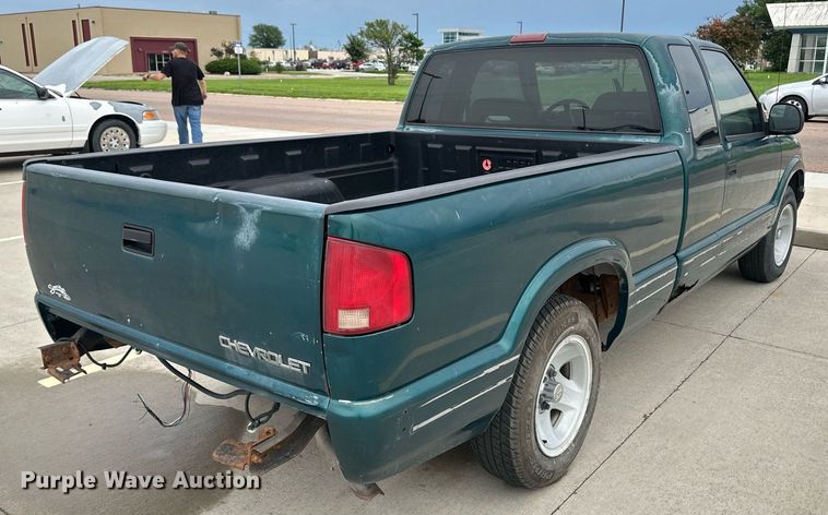 image for item NY9255 1996 Chevrolet S10  Ext. Cab pickup truck