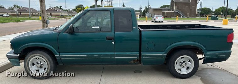 image for item NY9255 1996 Chevrolet S10  Ext. Cab pickup truck