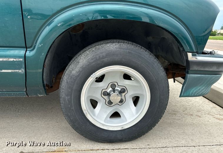 image for item NY9255 1996 Chevrolet S10  Ext. Cab pickup truck