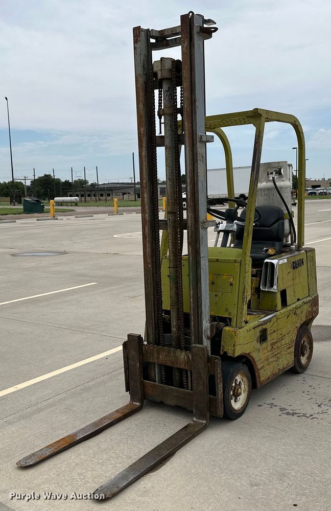 image for item NY9256 Clark CS30  forklift