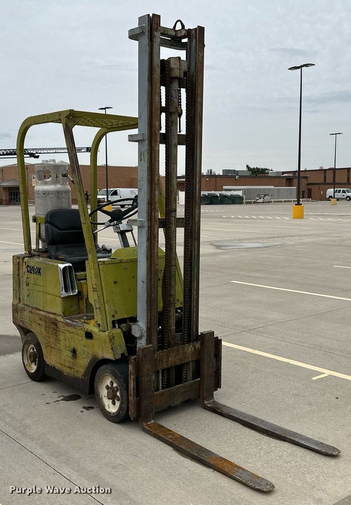 image for item NY9256 Clark CS30  forklift