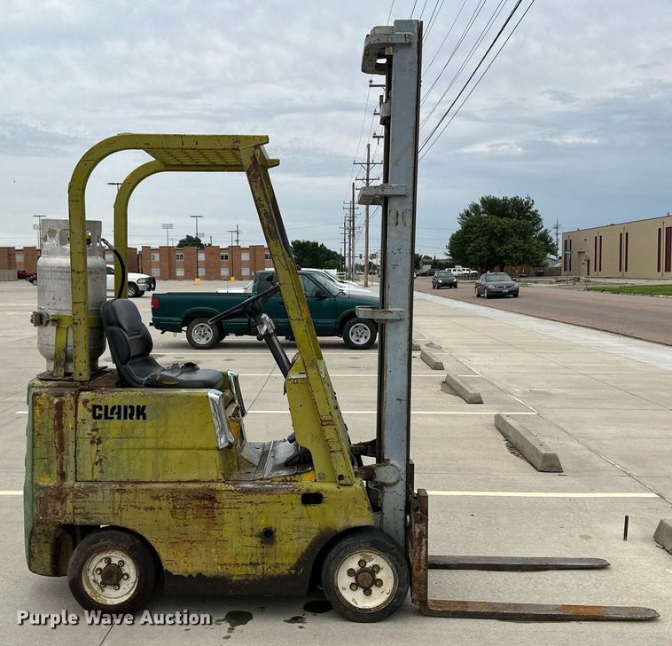 image for item NY9256 Clark CS30  forklift