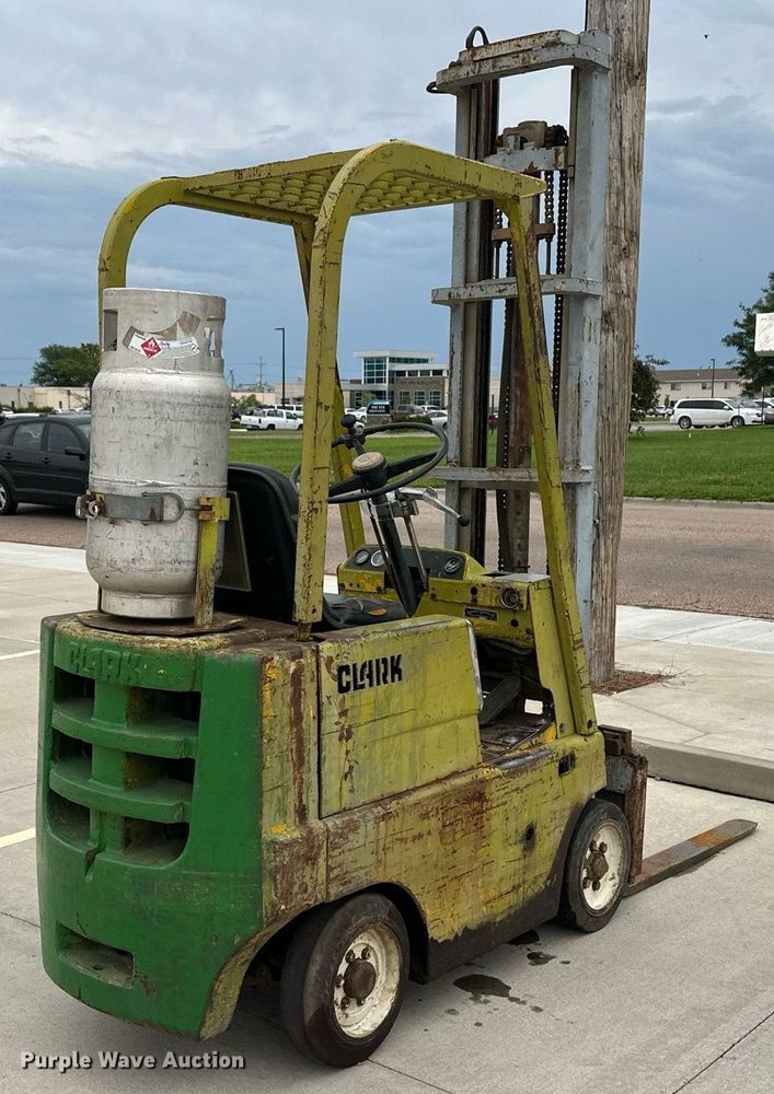 image for item NY9256 Clark CS30  forklift