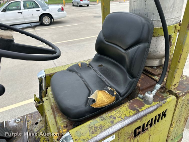 image for item NY9256 Clark CS30  forklift