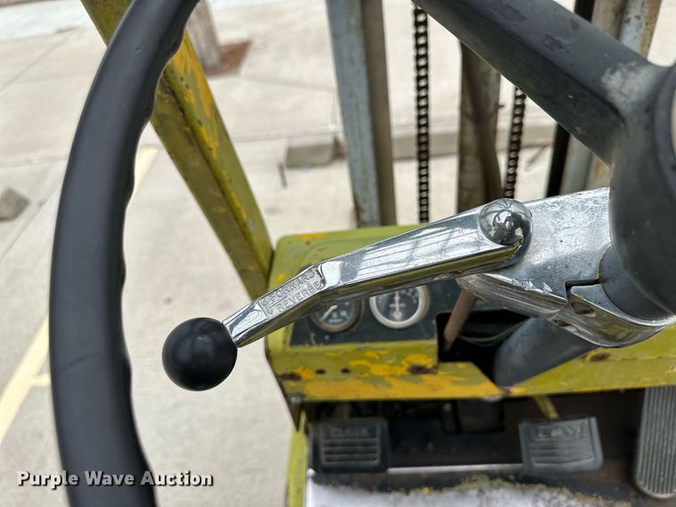 image for item NY9256 Clark CS30  forklift