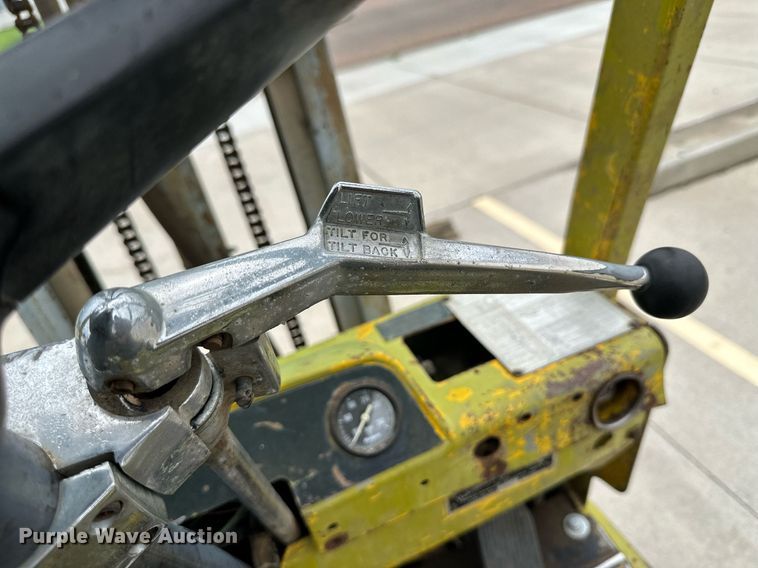 image for item NY9256 Clark CS30  forklift