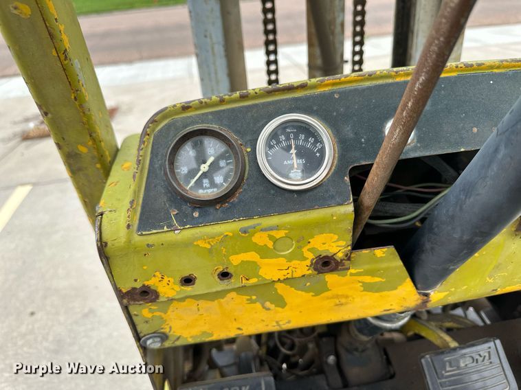 image for item NY9256 Clark CS30  forklift