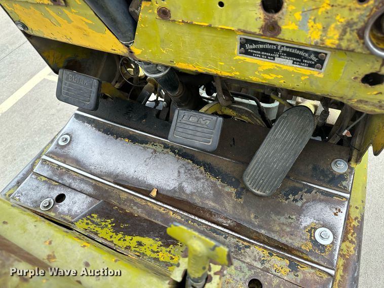 image for item NY9256 Clark CS30  forklift