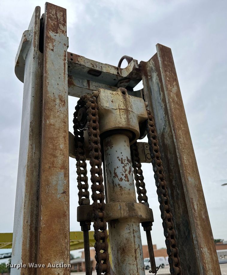 image for item NY9256 Clark CS30  forklift