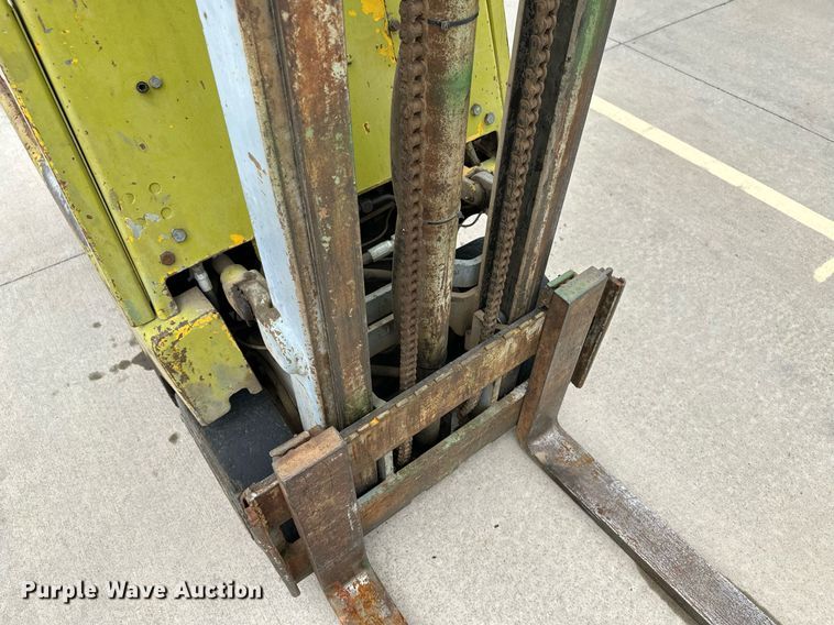 image for item NY9256 Clark CS30  forklift