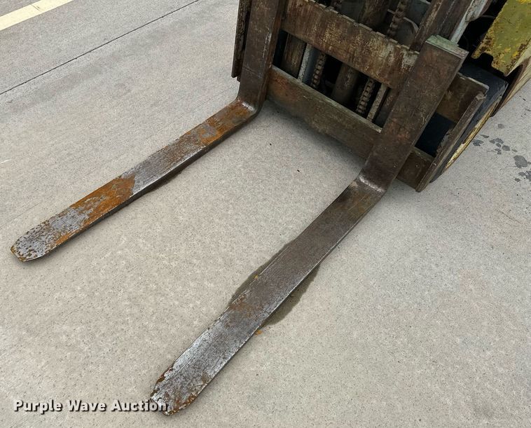image for item NY9256 Clark CS30  forklift