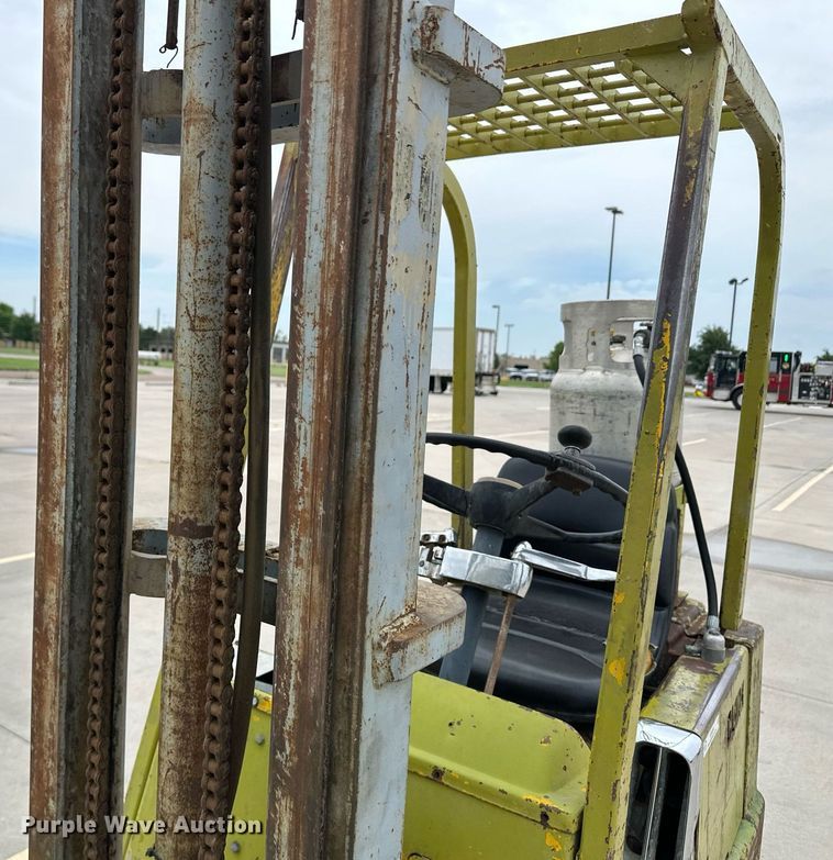 image for item NY9256 Clark CS30  forklift