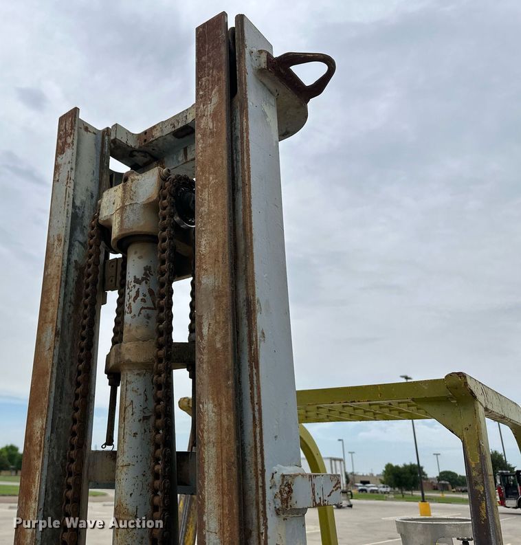 image for item NY9256 Clark CS30  forklift