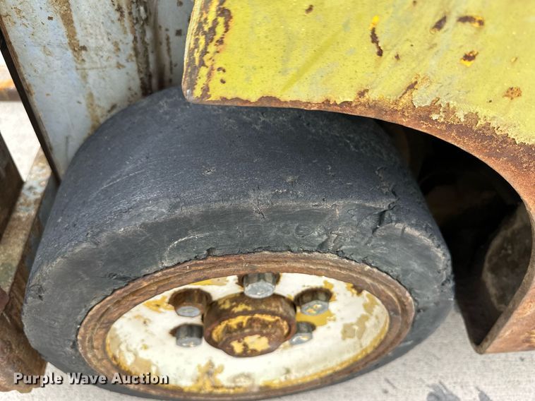 image for item NY9256 Clark CS30  forklift