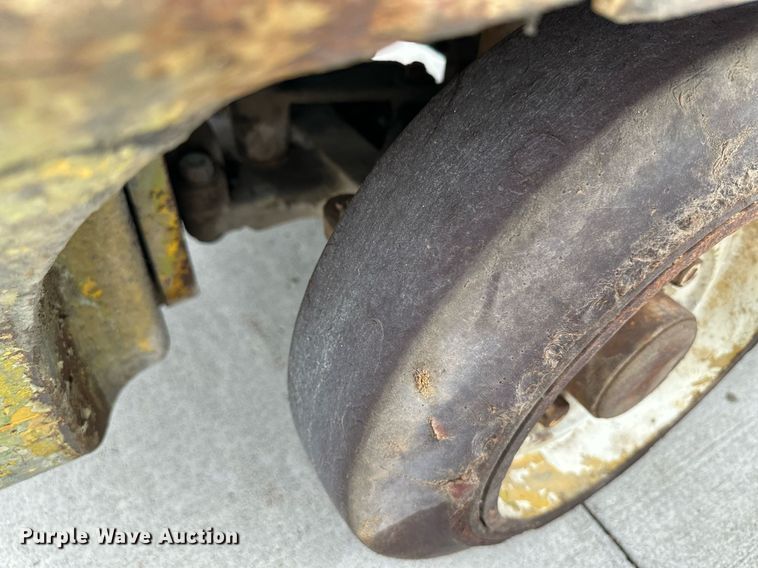 image for item NY9256 Clark CS30  forklift