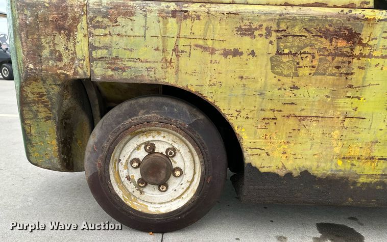 image for item NY9256 Clark CS30  forklift