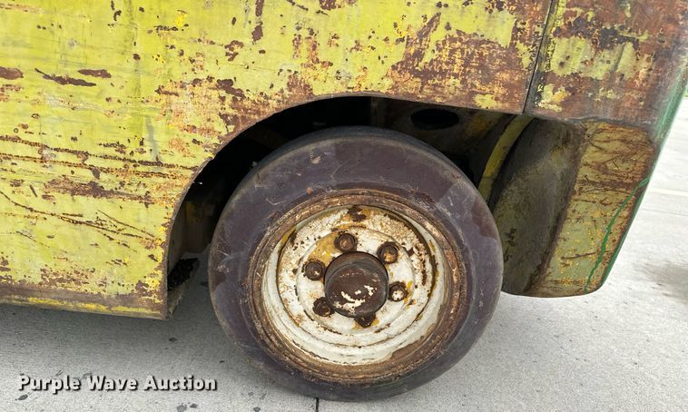 image for item NY9256 Clark CS30  forklift