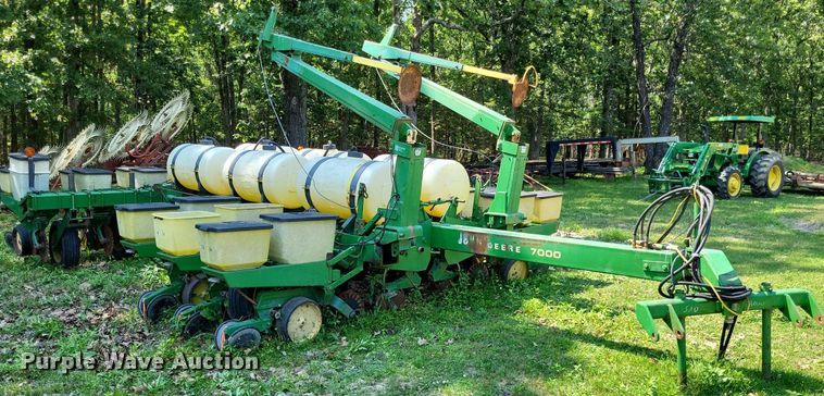 image for item DP5169 John Deere 7000  no-till planter