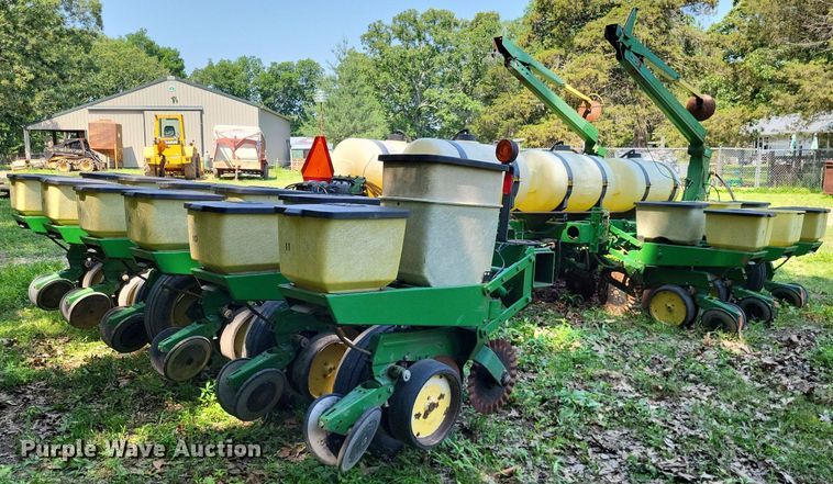 image for item DP5169 John Deere 7000  no-till planter
