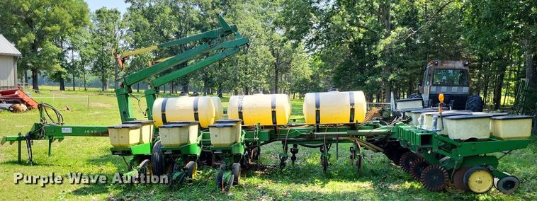 image for item DP5169 John Deere 7000  no-till planter