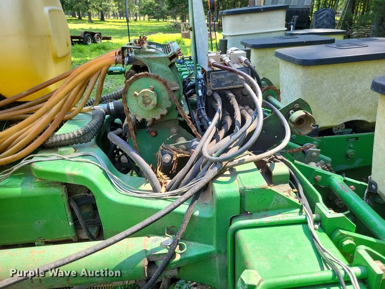 image for item DP5169 John Deere 7000  no-till planter