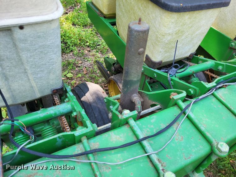 image for item DP5169 John Deere 7000  no-till planter