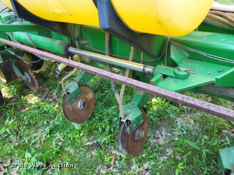 image for item DP5169 John Deere 7000  no-till planter