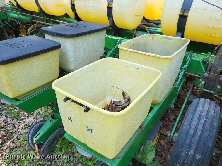 image for item DP5169 John Deere 7000  no-till planter