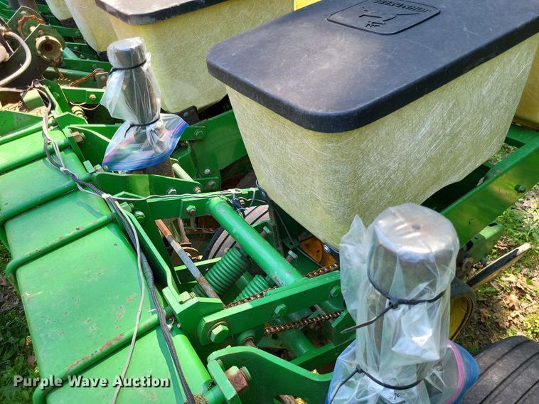 image for item DP5169 John Deere 7000  no-till planter