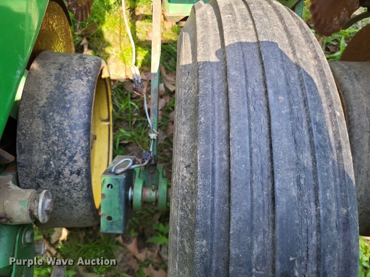 image for item DP5169 John Deere 7000  no-till planter