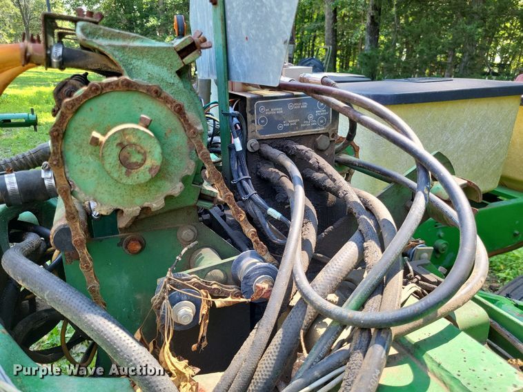 image for item DP5169 John Deere 7000  no-till planter
