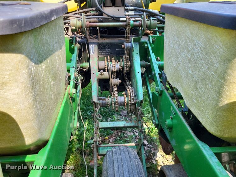 image for item DP5169 John Deere 7000  no-till planter