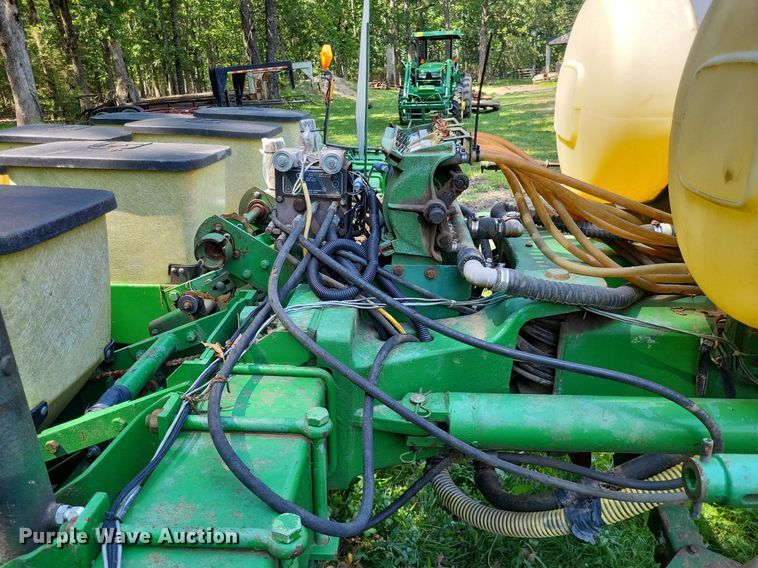image for item DP5169 John Deere 7000  no-till planter